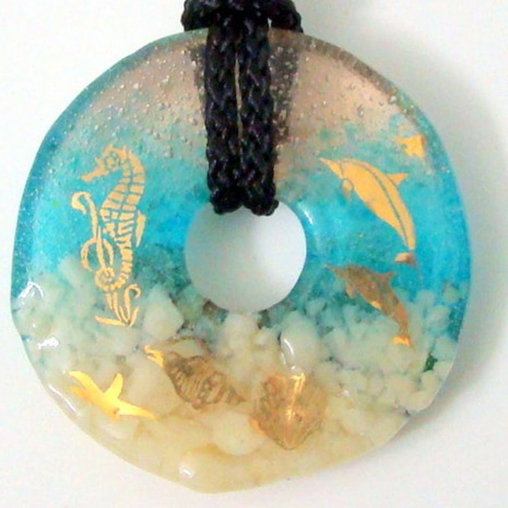 New Round Ocean Scenic Glass Pendant Necklace 22K Gold Dolphins Seahorses